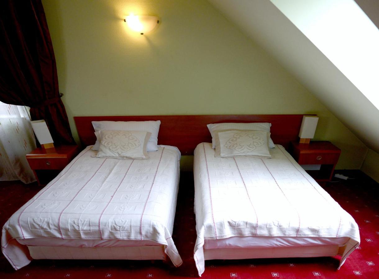 Gosciniec Czarci Mlyn Bed and Breakfast Będzin Exteriör bild