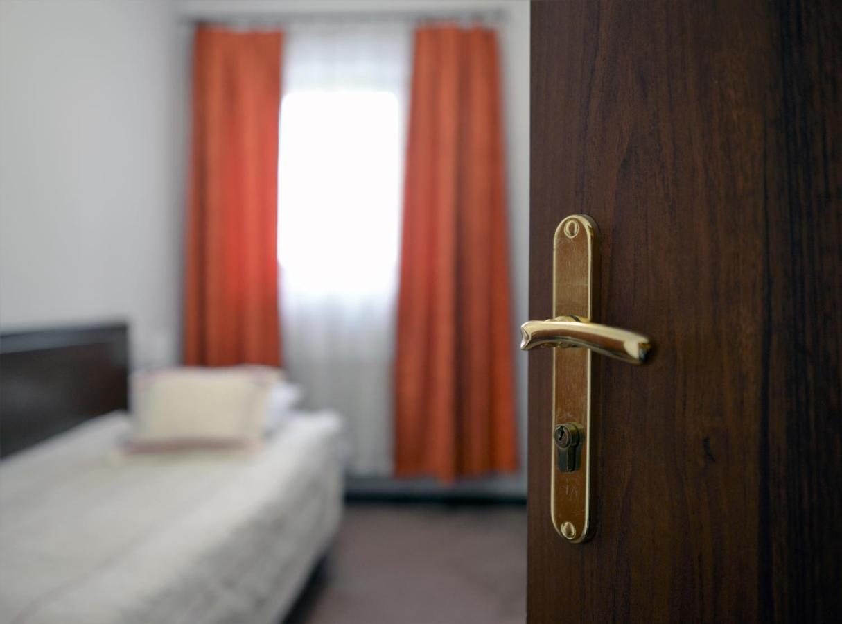Gosciniec Czarci Mlyn Bed and Breakfast Będzin Exteriör bild