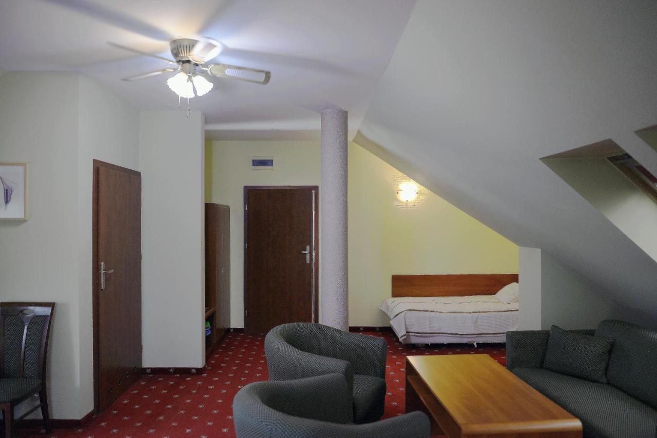 Gosciniec Czarci Mlyn Bed and Breakfast Będzin Exteriör bild