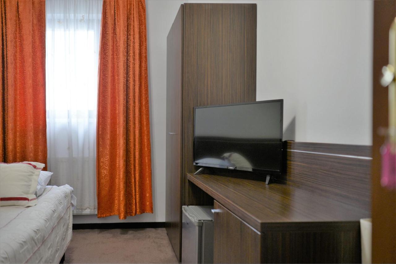 Gosciniec Czarci Mlyn Bed and Breakfast Będzin Exteriör bild