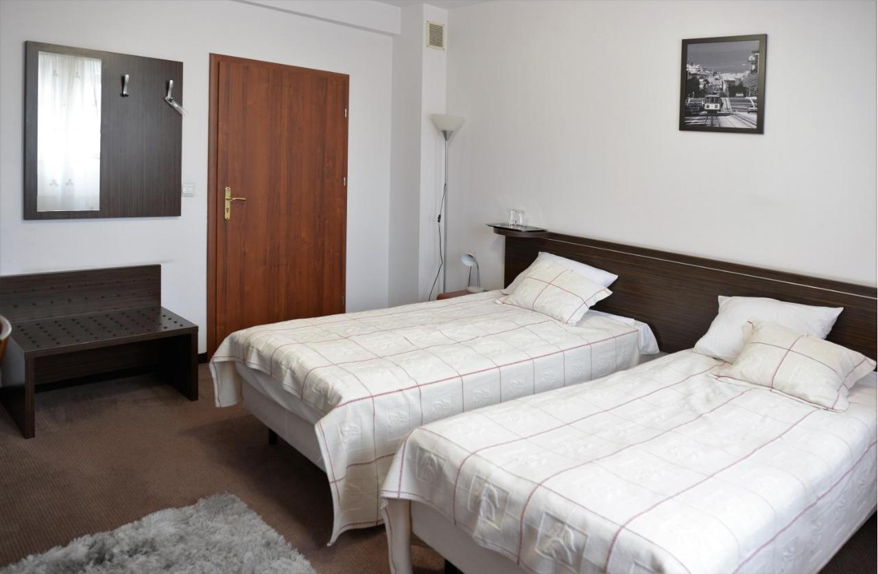 Gosciniec Czarci Mlyn Bed and Breakfast Będzin Exteriör bild