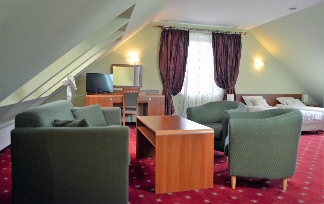 Gosciniec Czarci Mlyn Bed and Breakfast Będzin Exteriör bild