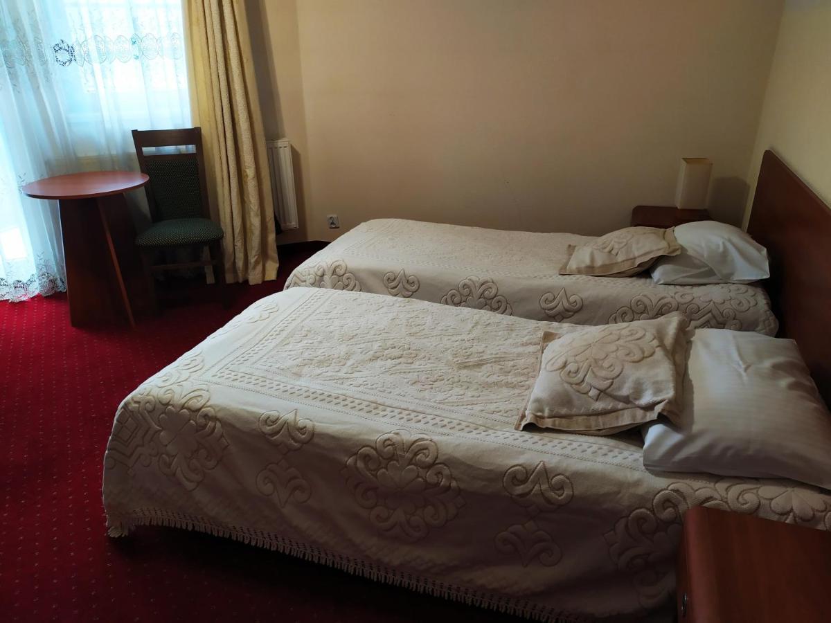 Gosciniec Czarci Mlyn Bed and Breakfast Będzin Exteriör bild