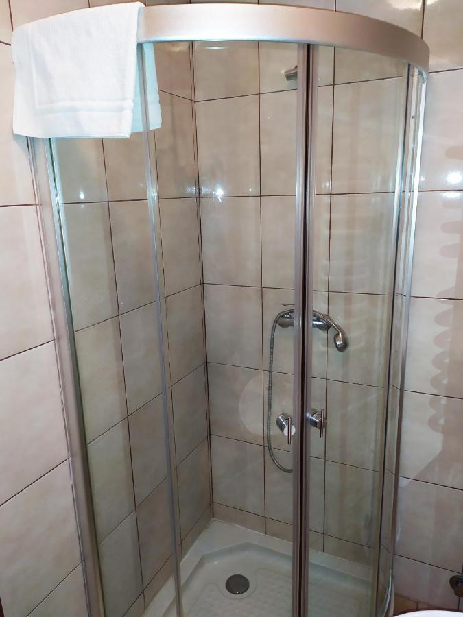 Gosciniec Czarci Mlyn Bed and Breakfast Będzin Exteriör bild