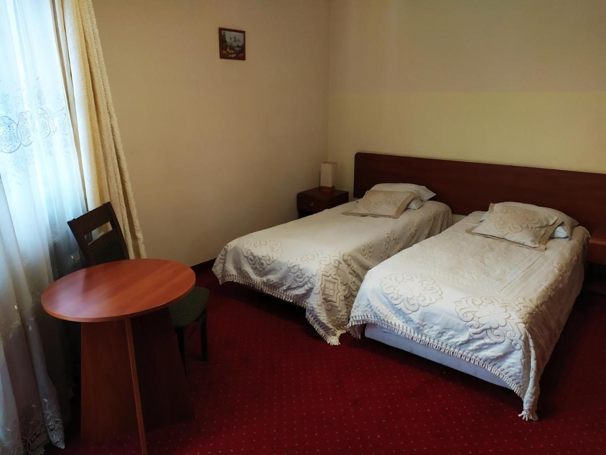 Gosciniec Czarci Mlyn Bed and Breakfast Będzin Exteriör bild