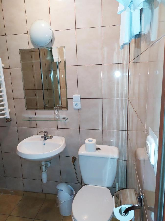 Gosciniec Czarci Mlyn Bed and Breakfast Będzin Exteriör bild